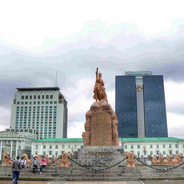 Questo è il centro di Ulaanbaatar, la capitale della Mongolia. Il bello di questo paese, però, è fuori dalla città...