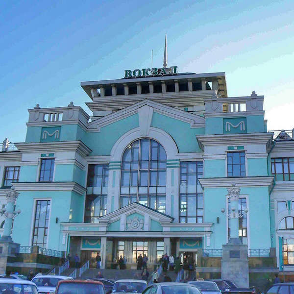 La stagione dei treni di Omsk: è forse uno dei palazzi più regali della città