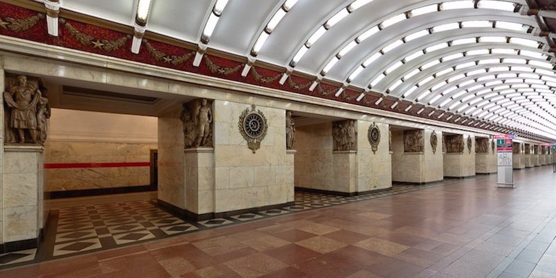 metro narskaya san pietroburgo