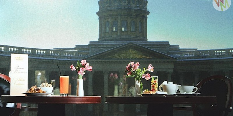 La splendida vista del caffè Zinger a San Pietroburgo